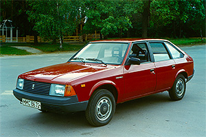 Istoria neştiută a lui Moskvich 2141, unul din cele mai ambiţioase modele de la apusul URSS, care ar fi trebuit să concureze cu Audi, Citroen şi Renault