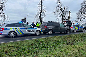 (VIDEO) Urmărire intensă a unui şofer din Moldova de către poliţia din Cehia, acesta a avariat maşinile poliţiei până a fost oprit