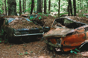 În SUA există o parcare imensă cu peste 4 mii de automobile clasice abandonate pradă ruginii