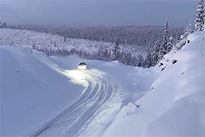 (VIDEO) De ce Toyota GR Yaris e minunată s-o conduci pe zăpadă imensă, în zone arctice