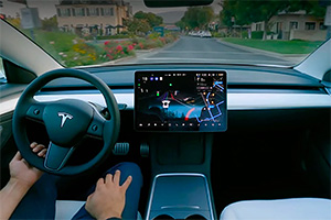 Un IT-ist de 19 ani pretinde că poate controla de la distanţă peste 25 de automobile Tesla din întreaga lume