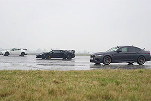 (VIDEO) Întrecere între maşini cu motoare V12, V8 şi V6, din Italia, Germania şi Japonia, în condiţii de ploaie