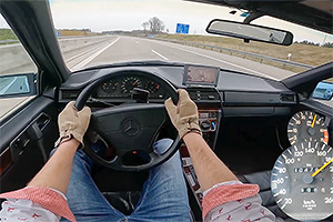 (VIDEO) Cum merge şi cum sună un Mercedes 500E W124 din 1992, condus pe autostrăzile din Germania în zilele noastre