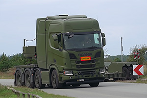 (VIDEO) Acestea sunt camioane Scania blindate, 8x4, folosite de militarii din Danemarca pentru transporturi agabaritice