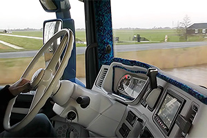 (VIDEO) Cum se aude în cabină motorul V8 cu eşapament modificat al unui camion Scania