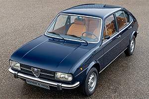 Alfasud, primul model Alfa Romeo cu motor boxer şi tracţiune faţă, care trebuia să fie unul cât mai simplu, într-un exemplar scos la vânzare