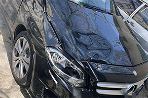Un şofer de Mercedes, care a accidentat un pieton în Bulboaca şi a fugit, găsit de poliţia din Moldova în doar câteva ore