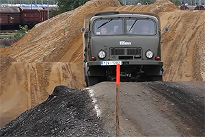 (VIDEO) Cum înaintează Tatra 805, camionul compact şi neştiut de cândva, din dotarea militarilor din Cehia