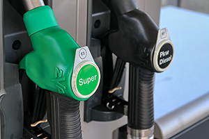 Benzina ajunge la un nou preţ record în Moldova, după noi scumpiri la carburanţi, anunţate de ANRE