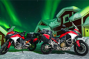 (VIDEO) Două motociclete Ducati Multistrada V4 au călătorit cu viteză, spre zonele arctice de după Cercul Polar