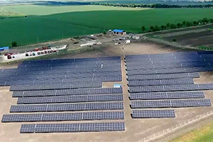 În Moldova, la Bilicenii Vechi, a fost inaugurat un parc fotovoltaic cu 2700 panouri solare şi capacitate considerabilă de producţie a electricităţii