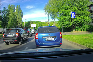 (VIDEO) Neînţelegeri între şoferii din Chişinău după schimbarea indicatoarelor de circulaţie la intersecţia străzilor Studenţilor şi Dimo