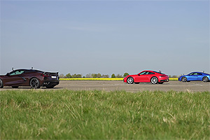 (VIDEO) Întrecere strânsă între un Chevrolet Corvette, un Porsche 911 şi un Audi R8, toate cu tracţiune spate