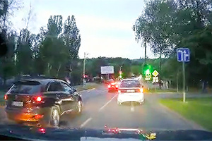(VIDEO) Atenţie, şoferi, schimbare de indicatoare la intersecţia străzilor Studenţilor şi Dimo din Chişinău
