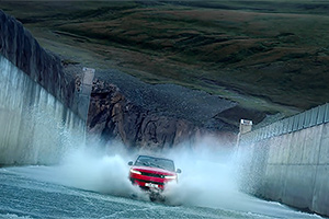 (VIDEO) Noul Range Rover Sport a înfruntat curenţii de apă ai unei hidrocentrale electrice în Islanda