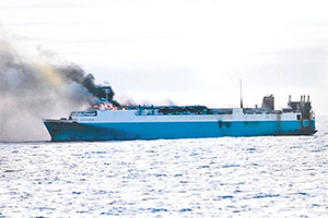 O navă rusească, cu 570 de automobile la bord, a luat foc în Marea Japoniei, în drum spre Vladivostok