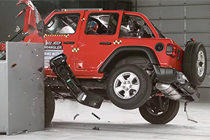 (VIDEO) Jeep Wrangler s-a răsturnat la testul de siguranţă IIHS din SUA, iar problema e de nerezolvat