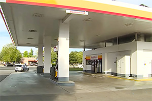 (VIDEO) O staţie de alimentare din SUA a vândut din greşeală benzină cu 0,69 dolari, în loc de 6,99