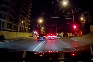 (VIDEO) Întreceri între un BMW şi o Skoda, cu traversări la roşu, surprinse aseară în Chişinău