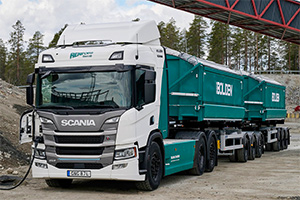 (VIDEO) Acesta e un camion electric Scania, cu masă totală de 74 tone, care lucrează 19 ore pe zi într-o mină din Suedia