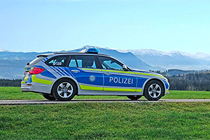Poliţia din Germania i-a interzis unui şofer să se deplaseze mai departe pentru că avea prea mult gunoi în maşina sa