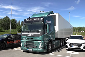 (VIDEO) Cât de repede se încarcă un camion electric Volvo, surprins la o staţie din Norvegia