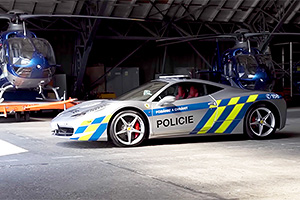 Poliţia din Cehia va folosi un Ferrari confiscat de la cei care au încălcat legea şi va patrula cu el autostrăzile