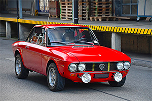 Maşina genială din Italia de cândva, cu motor V4 şi un spirit libertin în condus, o Lancia Fulvia Coupe HF, scoasă la vânzare în Elveţia