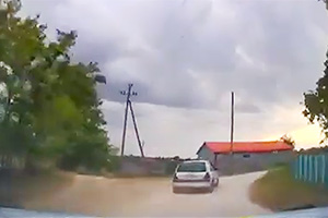 (VIDEO) Un şofer de 81 ani, urmărit de poliţia din Moldova la Făleşti, s-a dovedit a fi în stare de ebrietate avansată