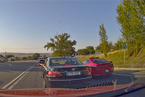 (VIDEO) Lecţie discutabilă, dată de un BMW în Orhei la aplicarea metodei fermoarului în trafic, ca în Germania