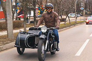 (VIDEO) Cum e să fii pasionat de motociclete clasice şi moderne în Moldova: Dan Untură şi istoria sa