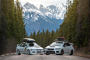 (VIDEO) Două maşini clasice japoneze, Mitsubishi Lancer Evo şi Subaru Impreza WRX STi, conduse cu peripeţii spre zone îndepărtate din Alaska