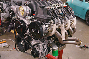 (VIDEO) Un motor vechi reparat s-a dovedit a fi mai rapid decât unul nou, într-un experiment pe un Nissan din SUA