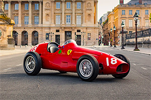 Un Ferrari de Formula 1 din anii 1950, gata să reproducă oricând spiritul de competiţie de atunci, scos la vânzare la preţ exorbitant