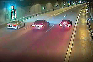Amenzi usturătoare şi o maşină confiscată de instanţă pentru trei tineri care s-au întrecut pe autostrăzi în Germania şi s-au filmat