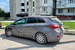 Un şofer din Chişinău şi-a găsit Hyundai-ul grav avariat, iar acum caută martori împreună cu poliţia pentru a găsi făptaşul