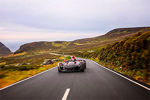 (VIDEO) Insula Man e paradisul pasionaţilor auto, cu drumuri sinuoase, fără limite de viteze, unde se poate ajunge cu maşina