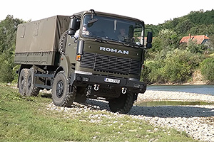 (VIDEO) Acesta e Roman 22.290 DFAEG 6x6 modernizat, cel mai nou camion militar, produs de curând la Braşov