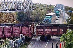 Accident între un tren şi un automobil pe teritoriul vămii Giurgiuleşti-Galaţi astăzi, vama fiind blocată o perioadă
