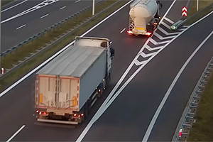 (VIDEO) Accident cu trei camioane pe o autostradă din Polonia, după ce unul din şoferi a avut ideea neinspirată de a opri pe una din benzi
