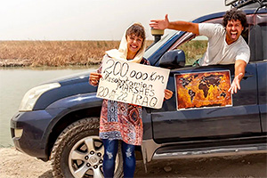 O moldoveancă şi soţul ei italian au marcat 200.000 km de călătorie în jurul lumii, timp de 6 ani, cu o Toyota Land Cruiser