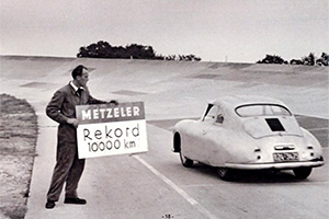 Istoria recordului de viteză de acum 71 de ani, când un Porsche cu motor de 1,5 litri a alergat la viteză maximă 3 zile în continuu