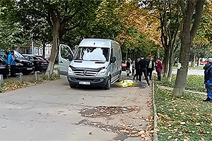Accident de neînţeles în Chişinău: un pieton a decedat, după ce a fost accidentat pe trotuar, de un Mercedes Sprinter