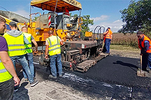 În Moldova a fost făcută prima asfaltare experimentală cu material ce conţine plastic reciclat şi grilă de armare a traseului M5, construit din plăci de beton