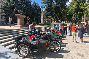 Motocicletele cu ataş din Moldova s-au întrunit în week-end în Chişinău, la evenimentul 100 de ataşe