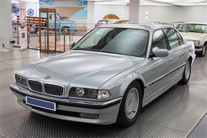 Un BMW Seria 7 E38, în motorizare 750iL V12 şi parcurs infim, scos la vânzare în Germania la un preţ mai mic decât al unei Skoda Octavia noi