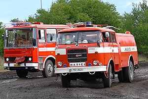 (VIDEO) Camioane clasice de pompieri, de la Liaz la Tatra, s-au întrecut în măiestria de înaintare, departe de asfalt, la un eveniment din Cehia