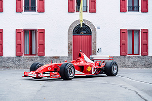 Un Ferrari de Formula 1 din 2003, cu care Michael Schumacher a obţinut victorii, scos la vânzare la o licitaţie din Elveţia