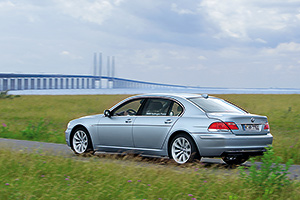 Ingineria curioasă a lui BMW Hydrogen 7 E65, maşina care folosea hidrogenul pentru combustie internă acum 15 ani, dar consuma 50 litri/100 km