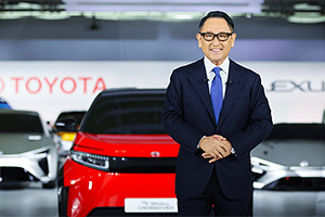 Toyota nu vrea să treacă doar la modele electrice şi insistă că hibrizii şi modelele pe hidrogen sunt mai viabile şi merită păstrate